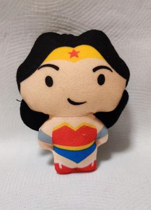 Wonder woman з happy meal mcdonald's 2020