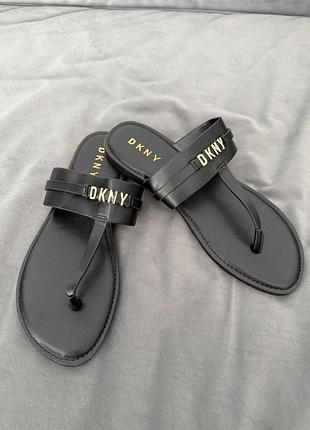 Босоніжки dkny в ідеальному стані на ніжку 24-24.5 см