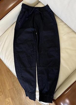 Класні котонові джогери на хлопчика від denim co 9-10 років ріст 140 стан нових дов 85.5, крок 58, пояс 31, шнурок робочий