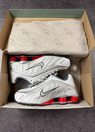 🛍 nike shox r4 grey red white