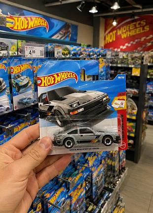 Коллекционная модель машинки hot wheels '82 toyota supra