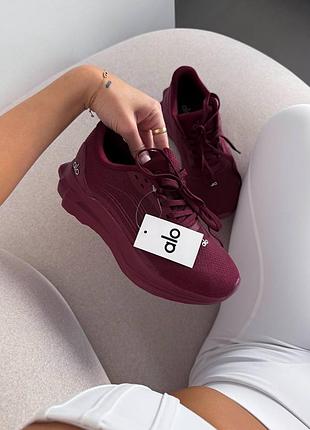 Кросівки жіночі alo yoga runner burgundy