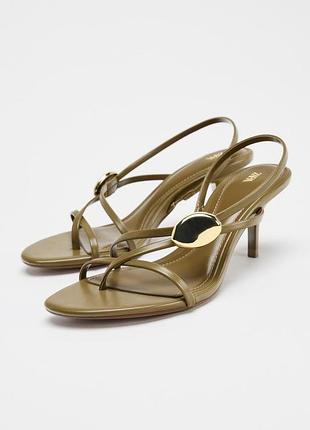 Zara босоніжки на підборах
