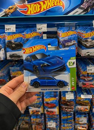 Машинка модель porsche taycan turbo s.