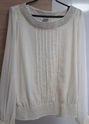 Vero moda
42/xl/50
изысканная шифоновая блуза на подкладке с длинными рукавами
индия 
идеальное состояние (состояние новой)