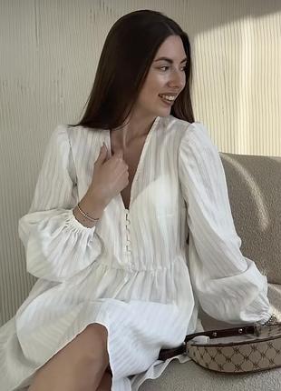 Купляла сукню , нова новісінька не підійшов розмір ,коштувала 1800