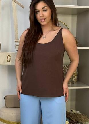Базова майка на брителях з круглим вирізом декольте з переду та з v-образним вирізом з заду з розрізами по бокам