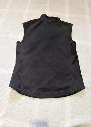 Чорна жилетка софтшелл (softshell) на флісі — розмір s / m