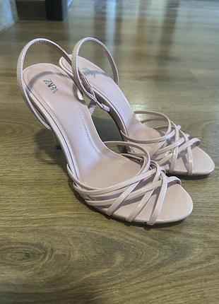 Босоніжки zara 37 розмір