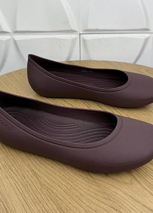 Нові оригінальні балетки crocs w6