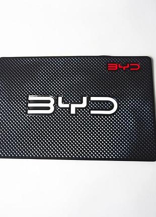 Антиковзаючий килимок на панель авто byd