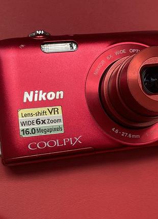 Красный фотоаппарат nikon coolpix s3300