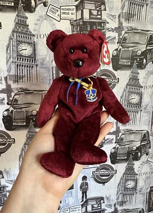 Колекційне плюшеве ведмежа buckingham the bear (випуск сайту ty beanie babies), яке є ексклюзивом для великої британії, випущеним у 2000 році