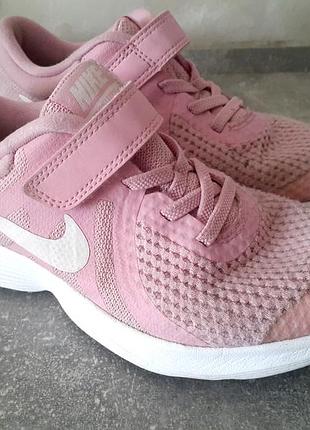 Кросівки nike revolution