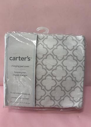 Чехол для пеленального матраца від бренду carter's (модель grey trellis) призначений для захисту матрацика та комфорту дитини.