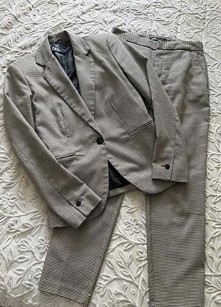 Жіночий брючнмй костюм zara