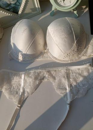 Бюстік 34d  75 d + пояс для панчох
