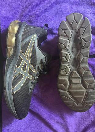 Оригінальні кросівки asics чорні, розмір 41.5