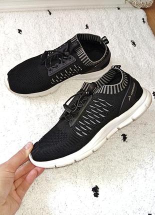 Легкие и удобные кроссовки 🖤