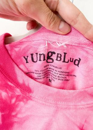 Yungblud мерч лонгслив тайдай розовый 3