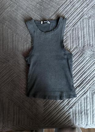 🖤 grunge vibes! трендова майка в рубчик з ефектом рваностi 🖤
