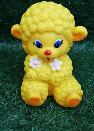 Іграшка для малюків баранчик