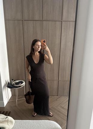 Коричневий костюм з максі спідницею zara