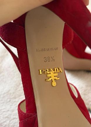 Босоножки красные prada