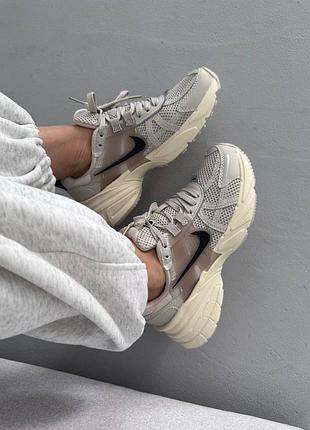 😍 жіночі кросівки nike runtekk v2k run | beige / black (2)