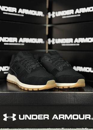 Under armour essential runner black beige 2