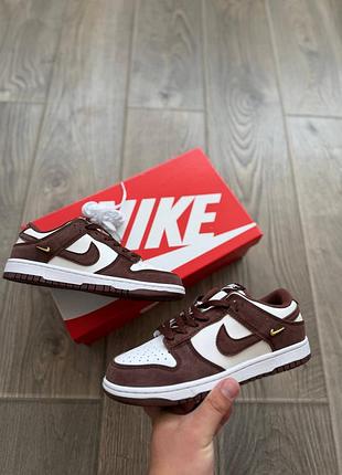 Nike sb dunk low sail red sepia-metallic gold