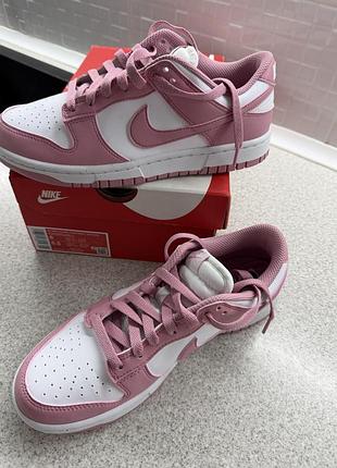 Nike кросівки рожеві