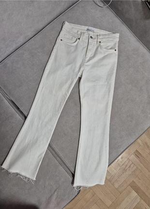 Актуальные джинсы zara flared mid cropped trf jeans.