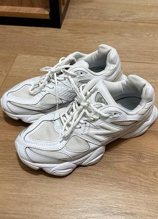 Жіночі кросівки new balance white 40р