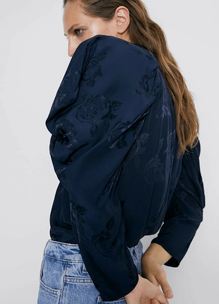 Жаккардовая блуза zara с объемными рукавами 100% вискоза