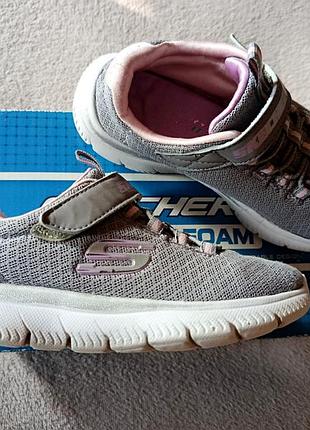 Кроссовки skechers 28,5 размер, 19 см. стелька детские