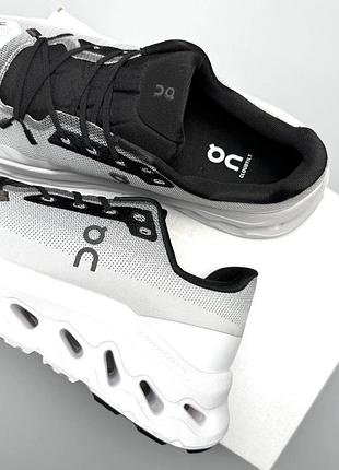 On running cloudtilt light grey black