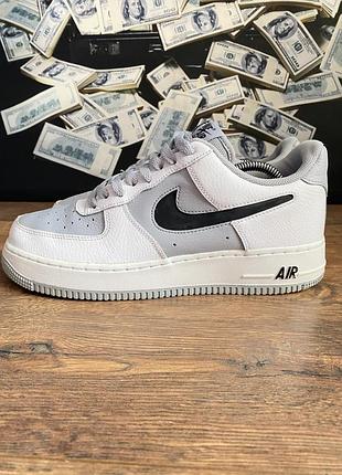 Кросівки nike air , чоловічі , колір біло сірий , розмір 42,5 , матеріал шкіра .
