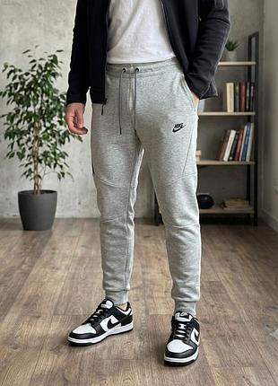 Спортивні штани від бренду nike tech fleece