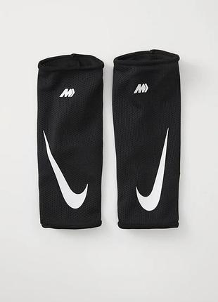 Футбольні щитки nike mercurial lite