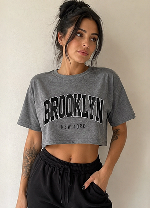 Стильна укорочена футболка кроп-топ оверсайз brooklyn new york