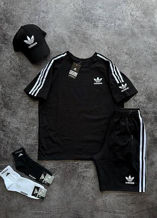 Комплект adidas  футболка + шорти