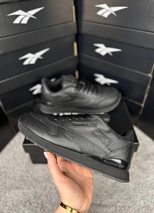 Reebok classic leather all black