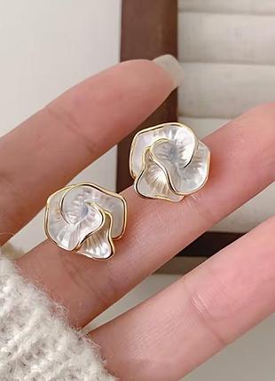 Нежные женские серьги rose camellia