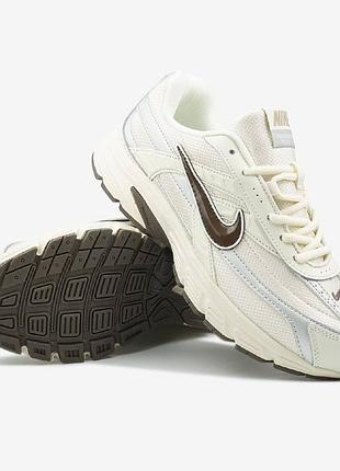Nike initiator cream silver