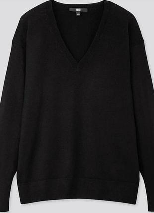Чорний  пуловер uniqlo з класичним v-подібним вирізом