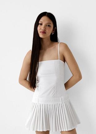 Біла коротка сукня на бретельках bershka, m