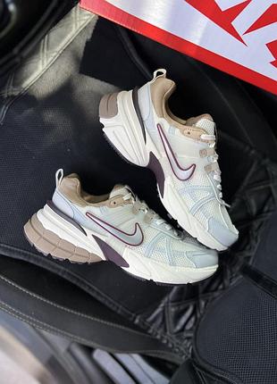 Жіночі кросівки найк стильні nike v2k run beige 40