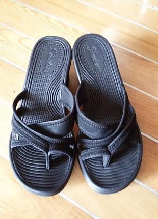 Skechers - чорні замшеві шльопанці 38-38 1/2 р. -25 см