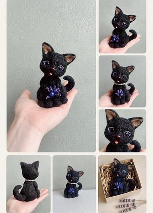 Чорних котик валяний